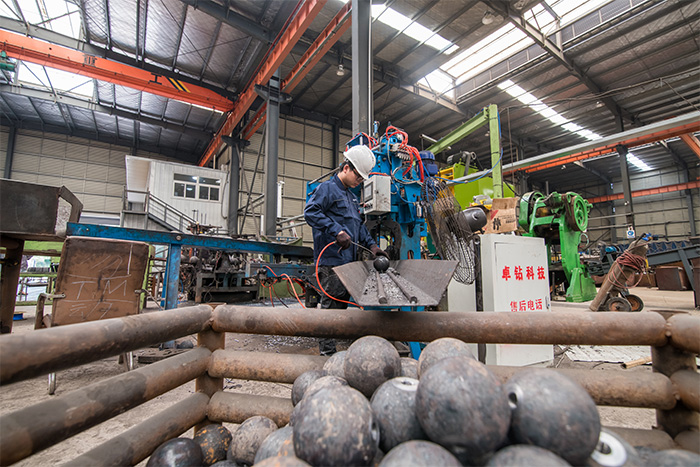 莱芜网架配件-螺栓球加工车间